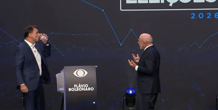 Lula e Flávio Bolsonaro trocam acusações no primeiro debate da segunda volta